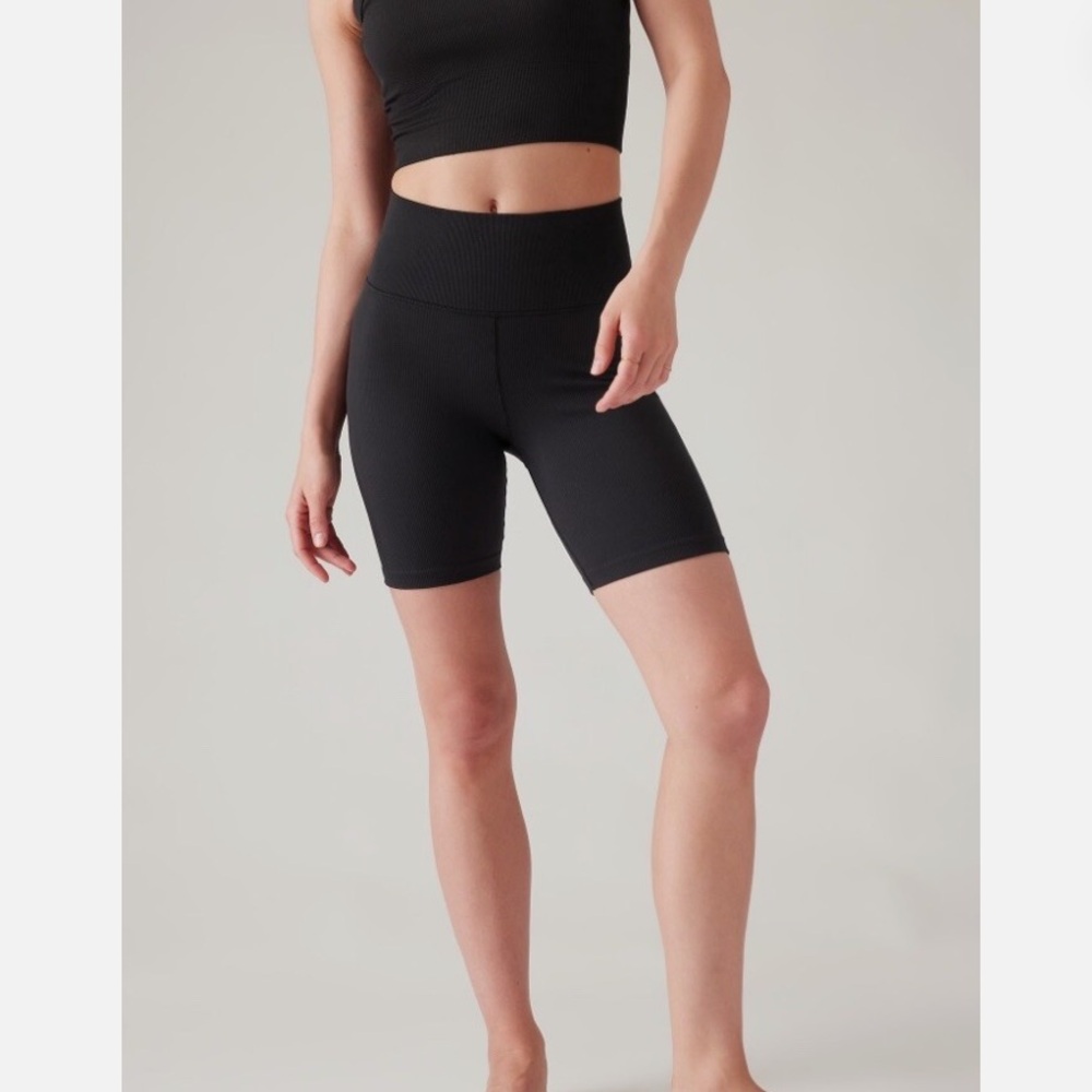 Athleta Small Aurora Seamless SMALL 7" Short Black NEW
